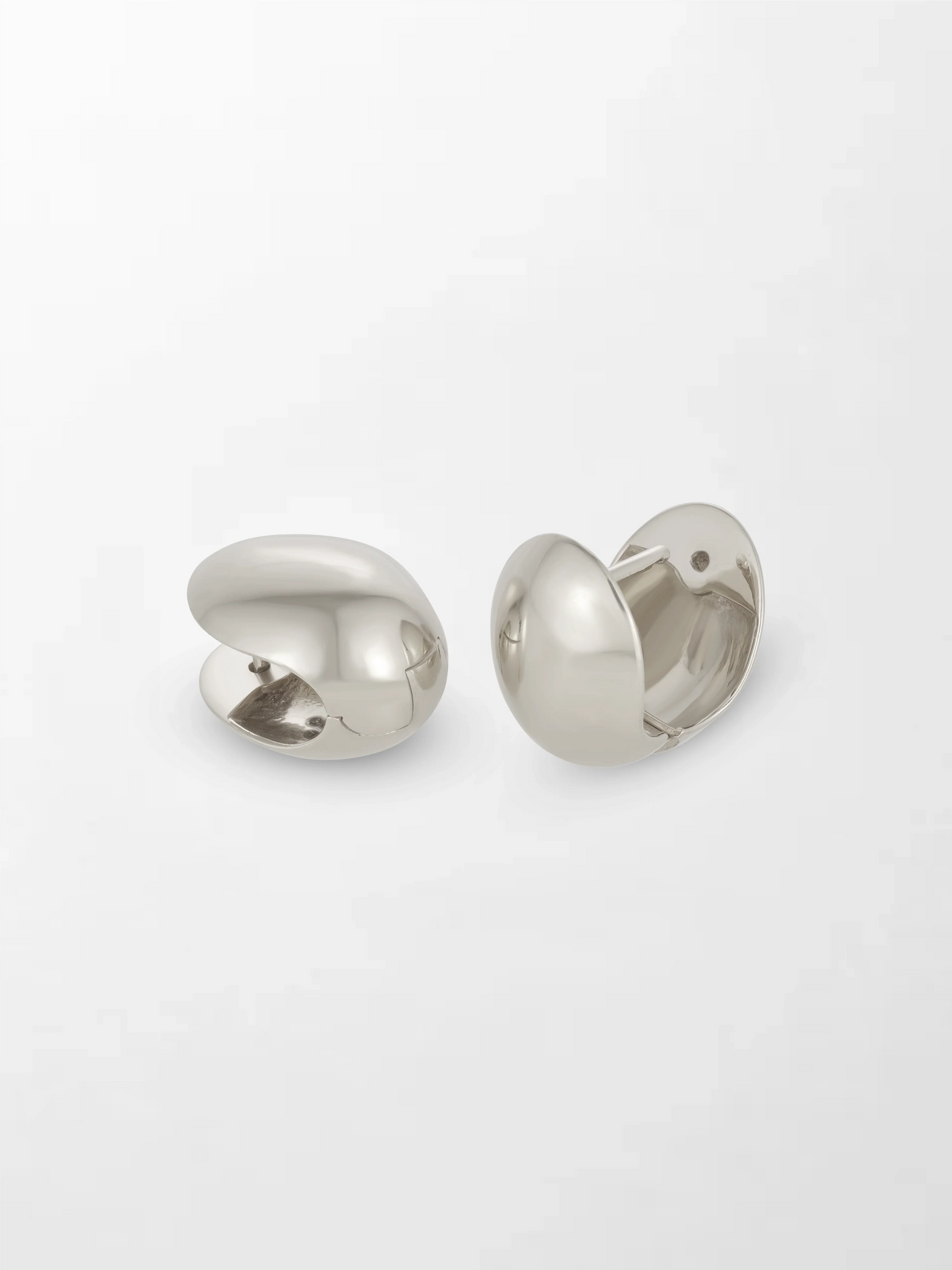 White Curve Huggies 18K