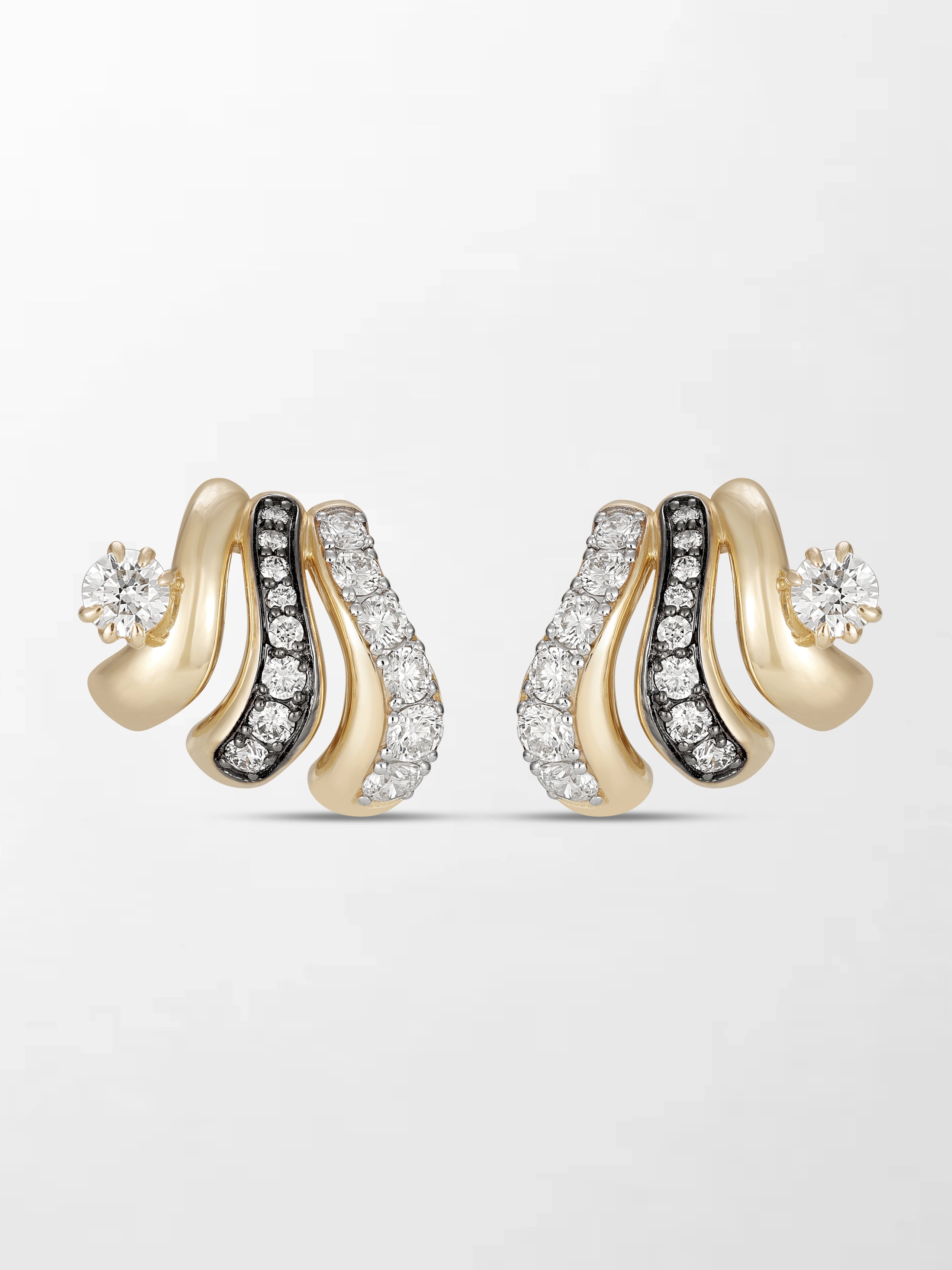 Solitaire Wave Claw Earring