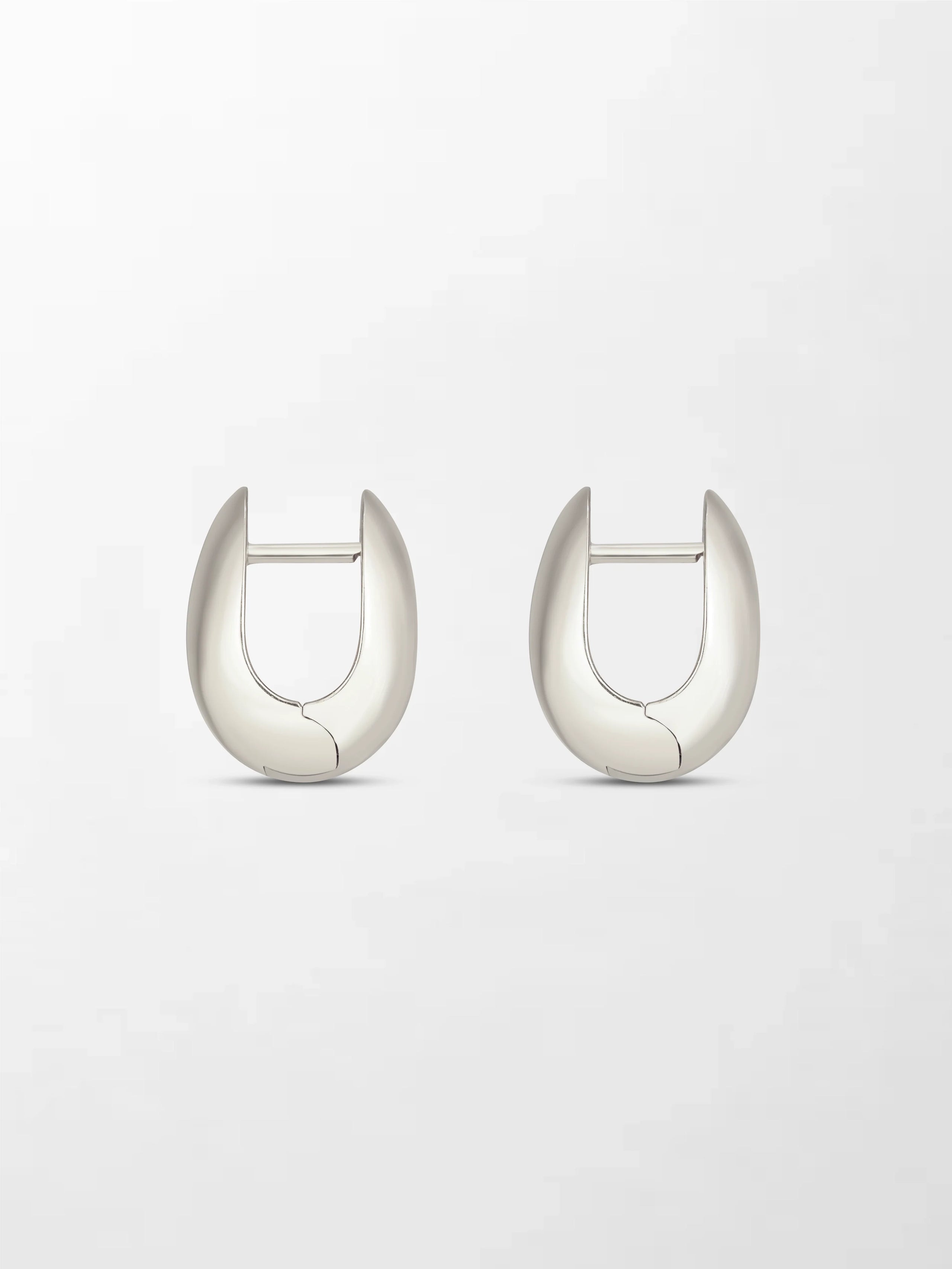 White Curve Huggies 18K