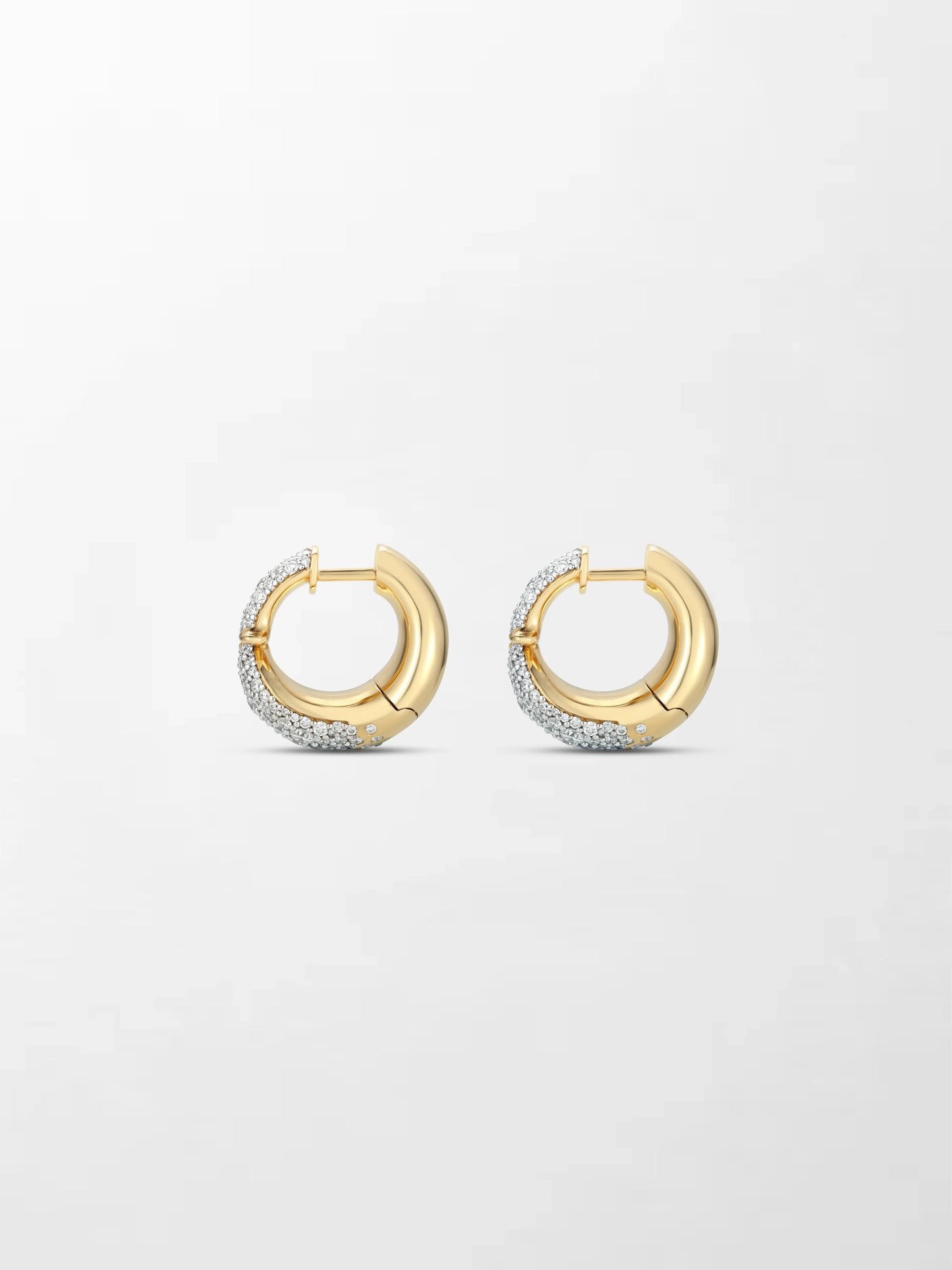 Snow Pavé Diamond Flick Earring