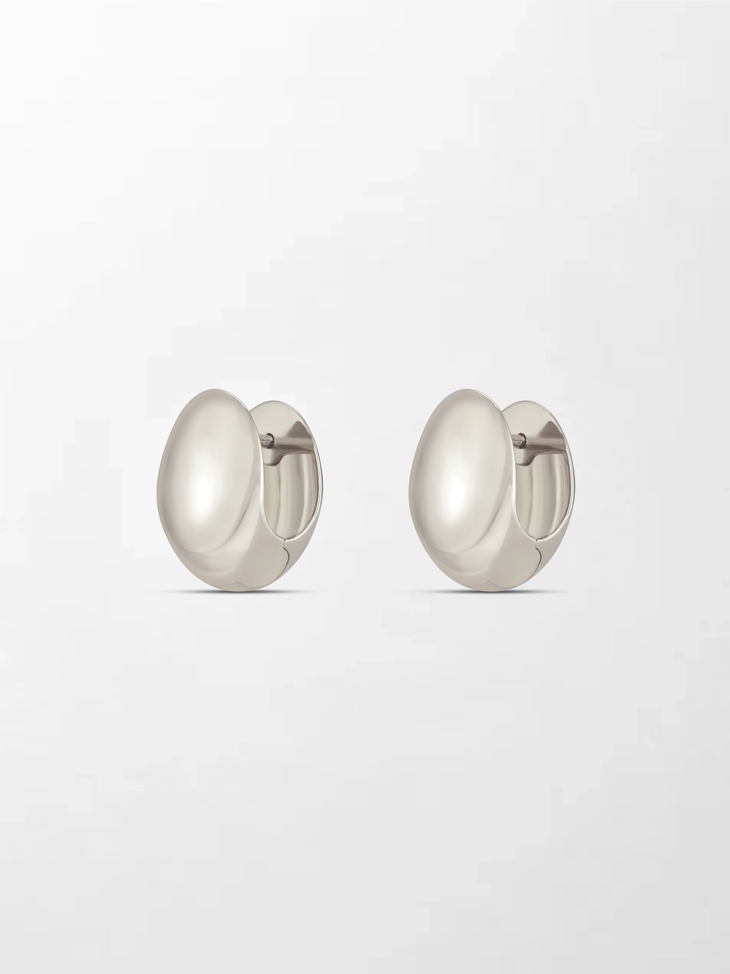 White Curve Huggies 18K